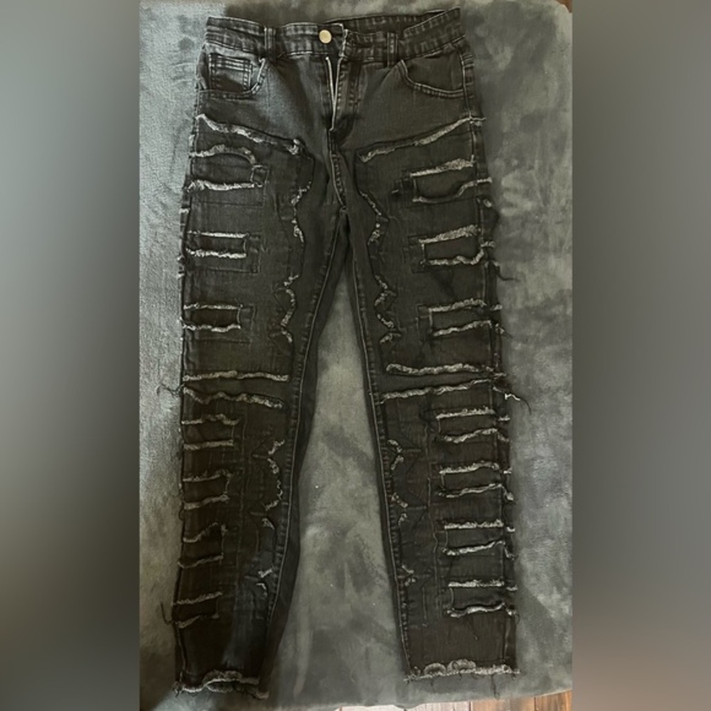 Distressed Black Jeans (Pre-Owned)